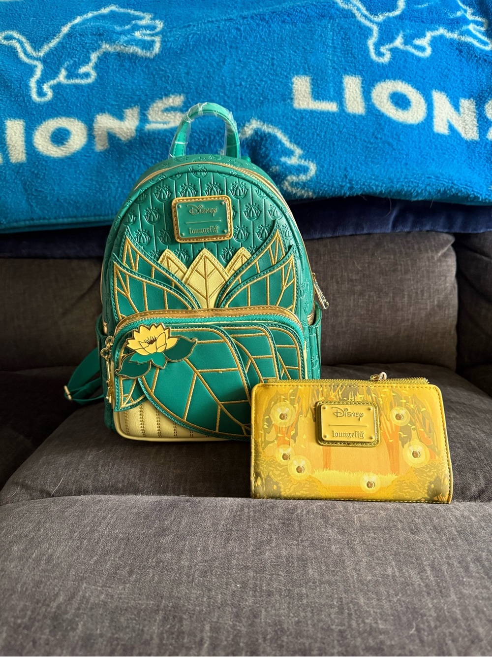 Hardtag Loungefly princess Tiana Teal Floral Mini Backpack with Matching Wallet - Picture 2 of 9